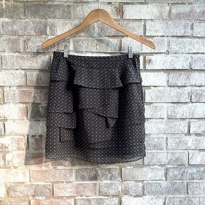 Banana Republic flirty skirt in size 6. Lined. Soft brown print